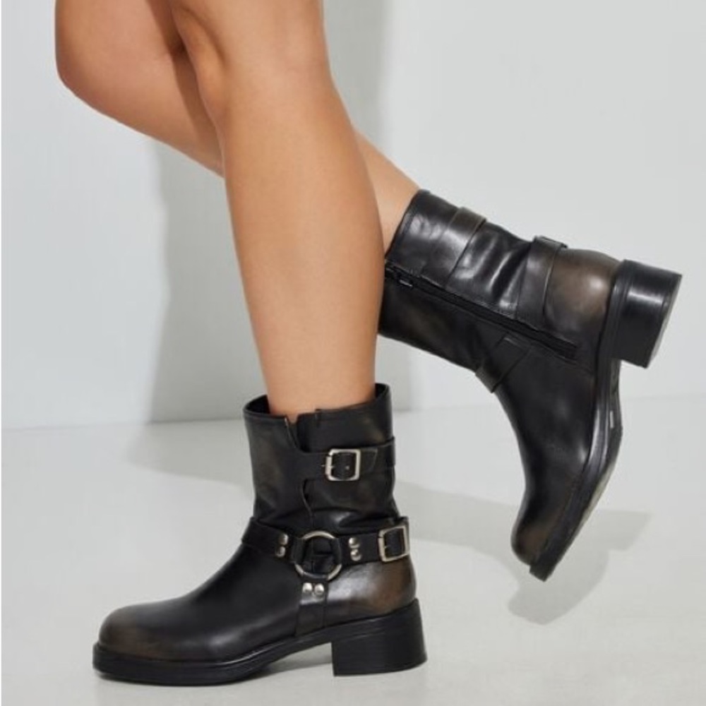 Steve Madden Black Leather Buckle Combat Boots